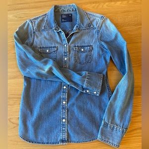 EUC Vintage American Eagle Women’s Chambray Button-Down Shirt